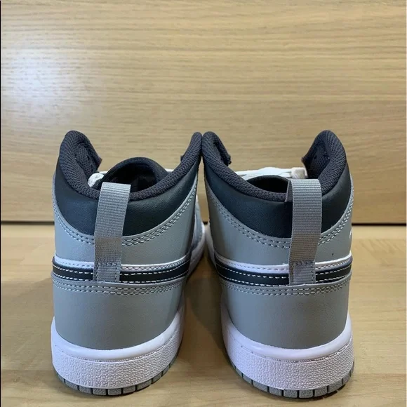 Jordan 1 Mid “Light Smoke Grey” - Picture 4 of 6